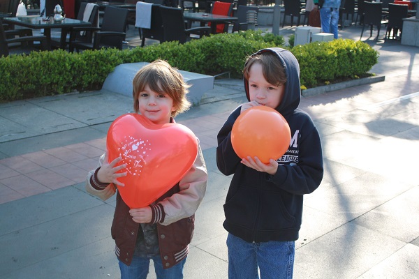 Who blows up helium balloons