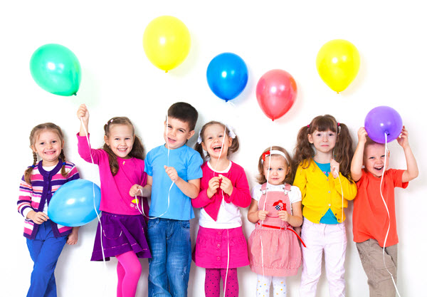 How to Entertain Kids in Common Places Using Balloons