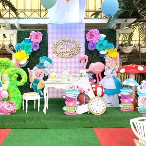 alice wonderland balloon decoration